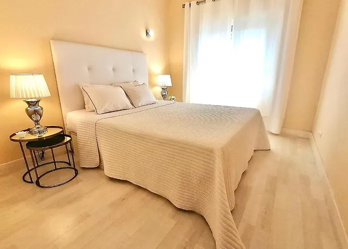 Beachfront Seaview Litoralmar Apt, Fast Wifi, Airco, Pool, Private Parking