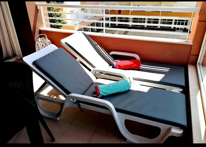 Beachfront Seaview Litoralmar Apt, Fast Wifi, Airco, Pool, Private Parking