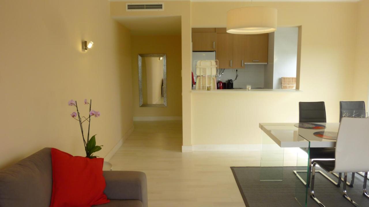 Beachfront Seaview Litoralmar Apt, Fast Wifi, Airco, Pool, Private Parking Apartment Portimao