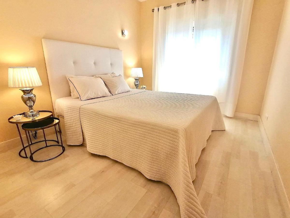 Apartment Beachfront Seaview Litoralmar Apt, Fast Wifi, Airco, Pool, Private Parking *