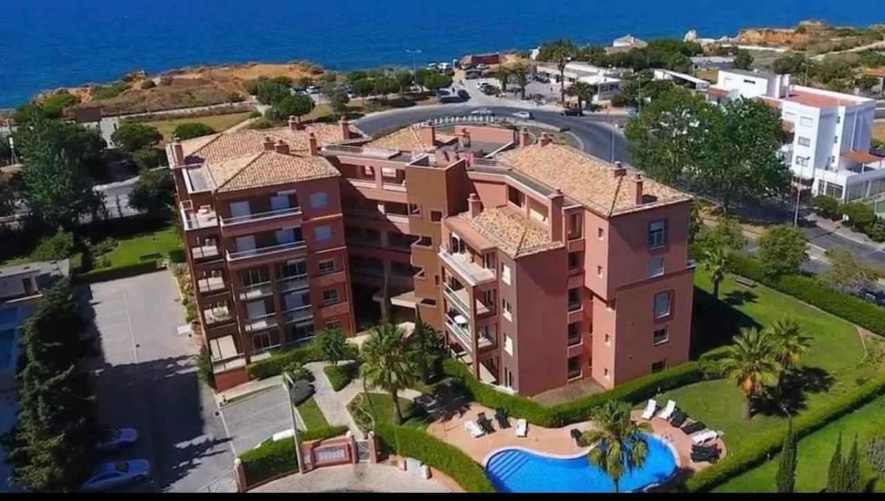 Beachfront Seaview Litoralmar Apt, Fast Wifi, Airco, Pool, Private Parking * Portimao