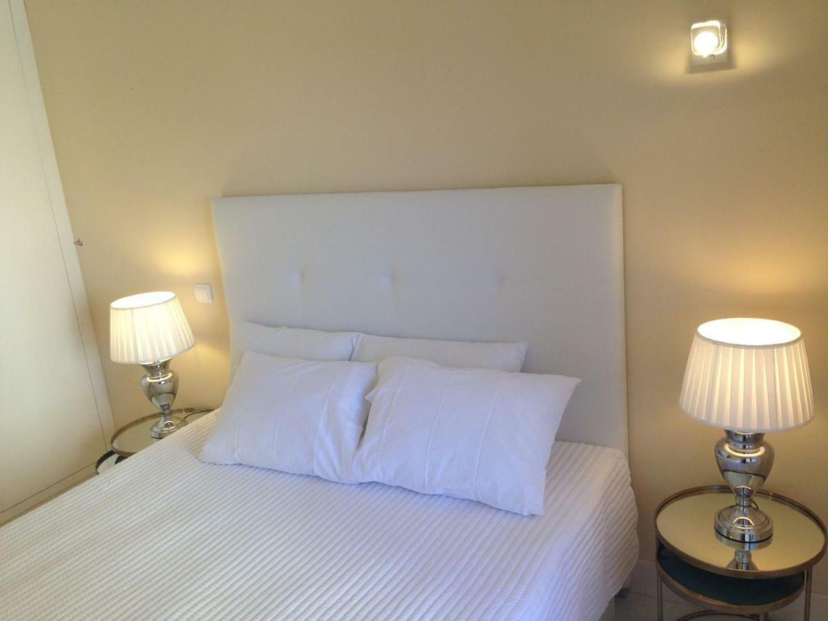 Apartment Beachfront Seaview Litoralmar Apt, Fast Wifi, Airco, Pool, Private Parking *