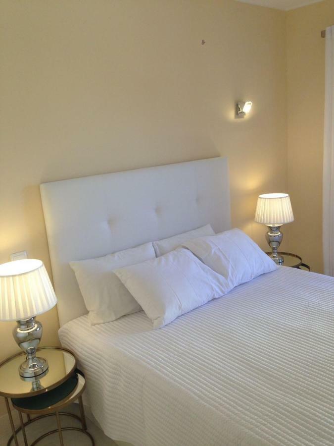Apartment Beachfront Seaview Litoralmar Apt, Fast Wifi, Airco, Pool, Private Parking