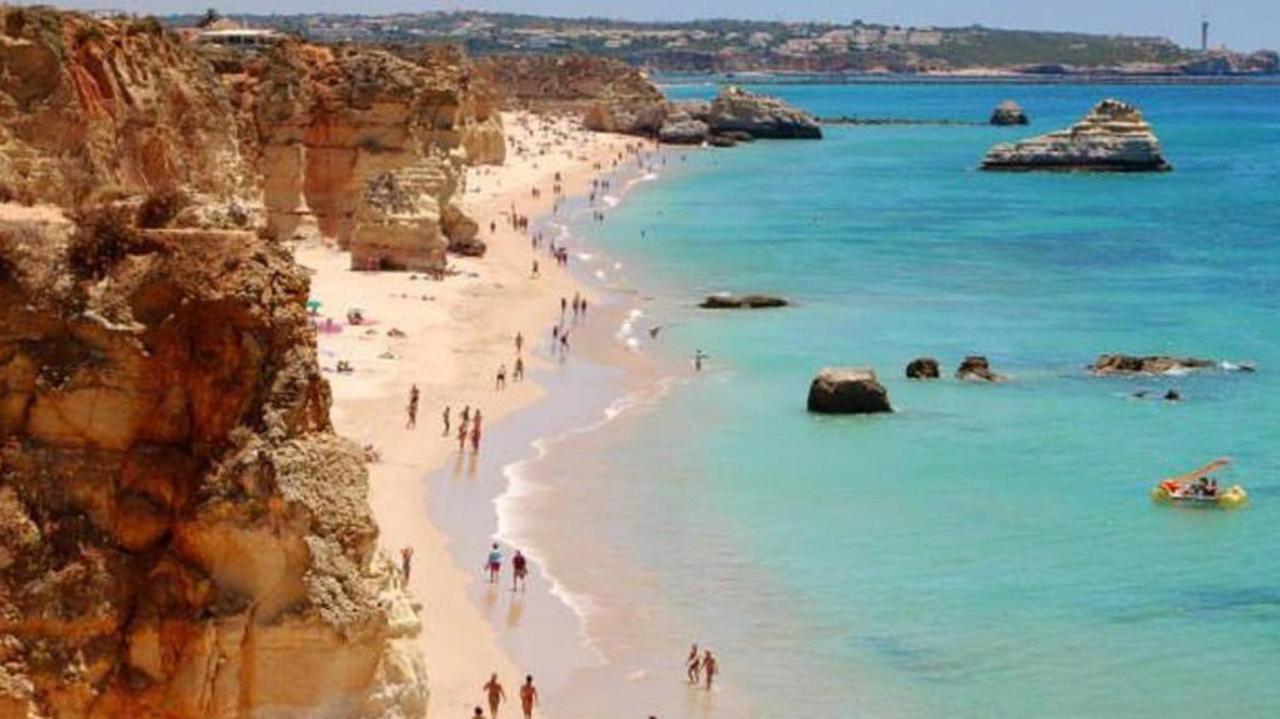 Beachfront Seaview Litoralmar Apt, Fast Wifi, Airco, Pool, Private Parking Apartment