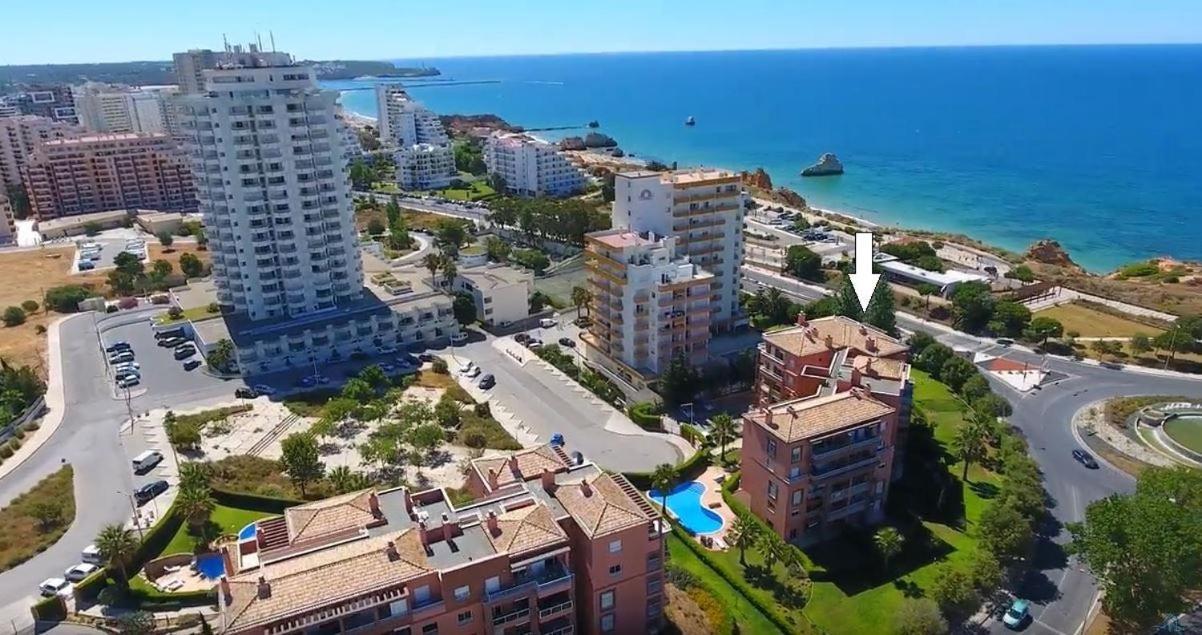 Beachfront Seaview Litoralmar Apt, Fast Wifi, Airco, Pool, Private Parking Apartment *