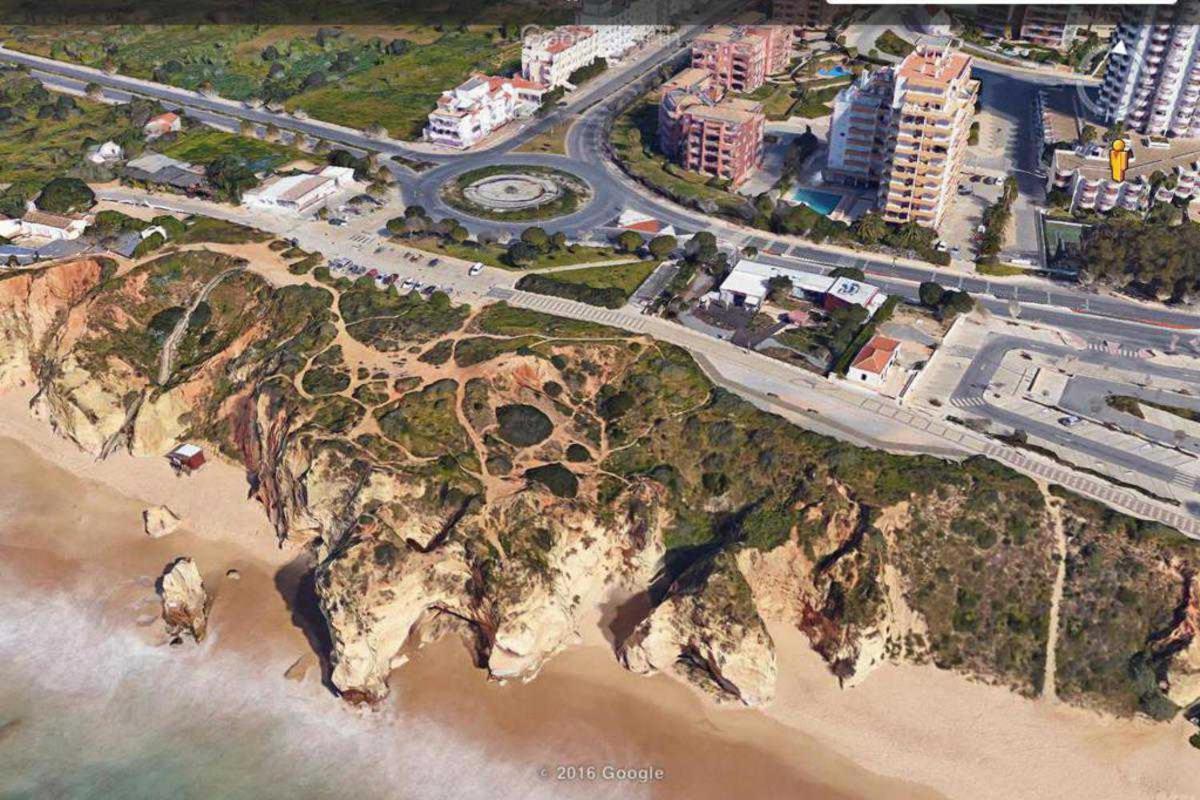 Beachfront Seaview Litoralmar Apt, Fast Wifi, Airco, Pool, Private Parking Apartment