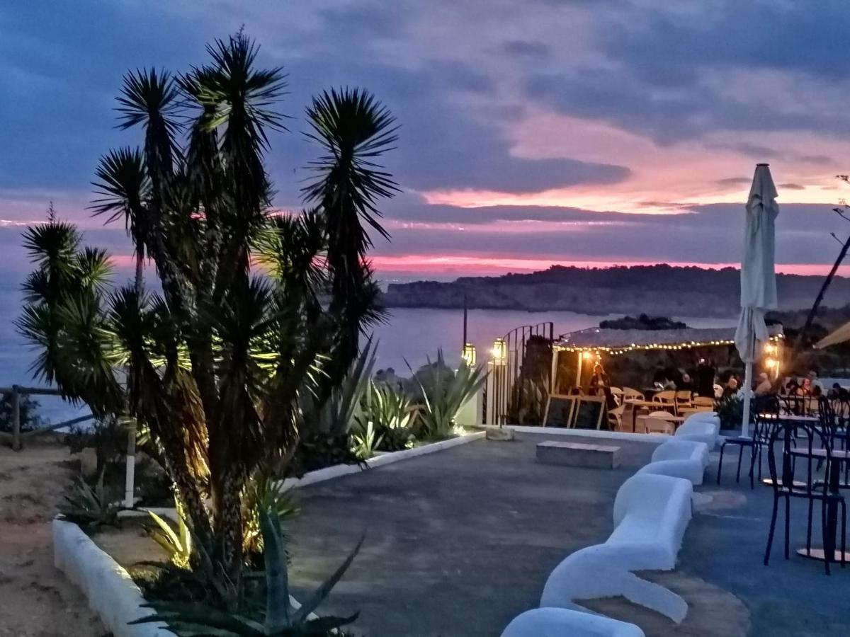 Apartment Beachfront Seaview Litoralmar Apt, Fast Wifi, Airco, Pool, Private Parking Portimao