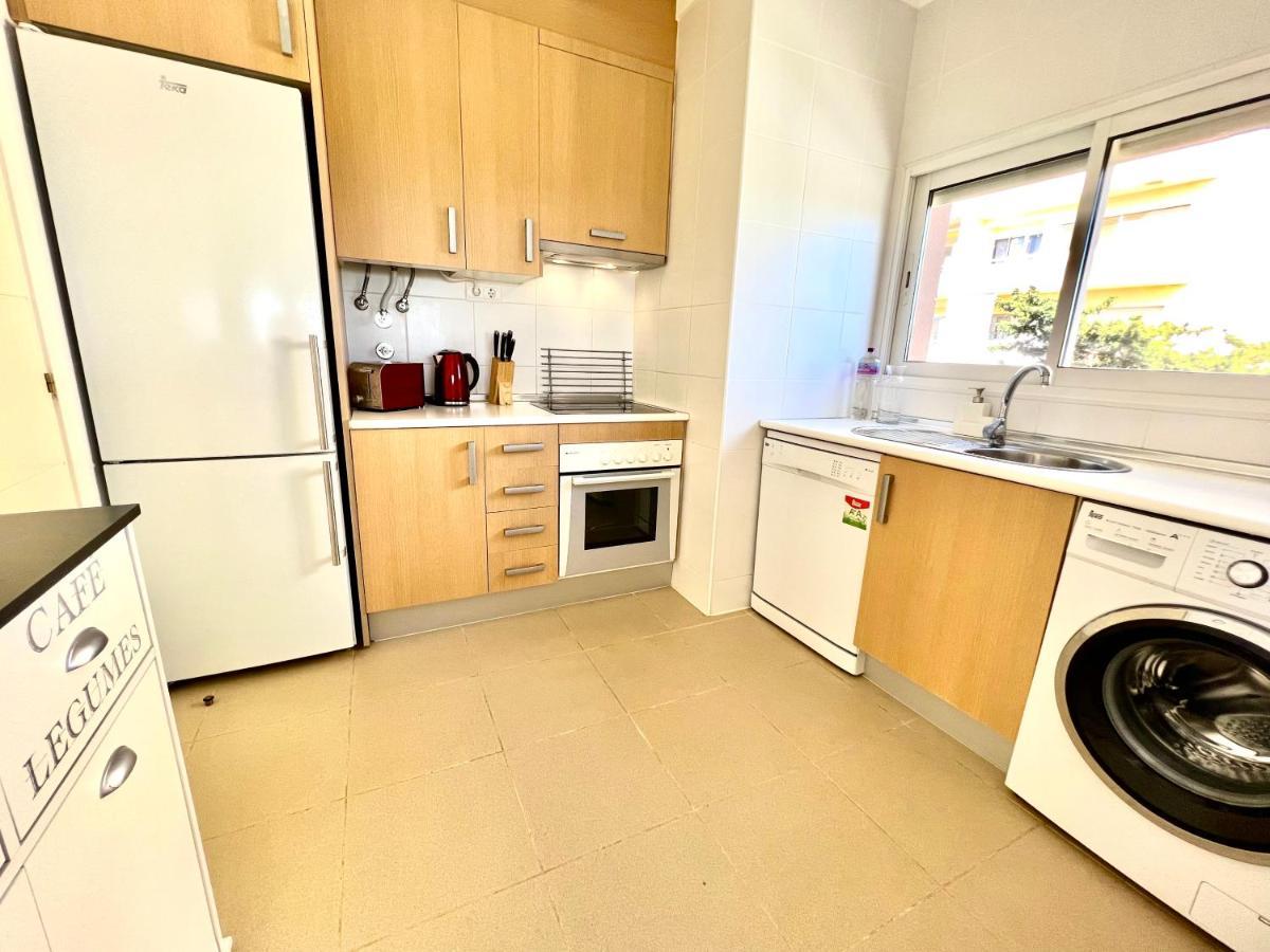 Beachfront Seaview Litoralmar Apt, Fast Wifi, Airco, Pool, Private Parking *